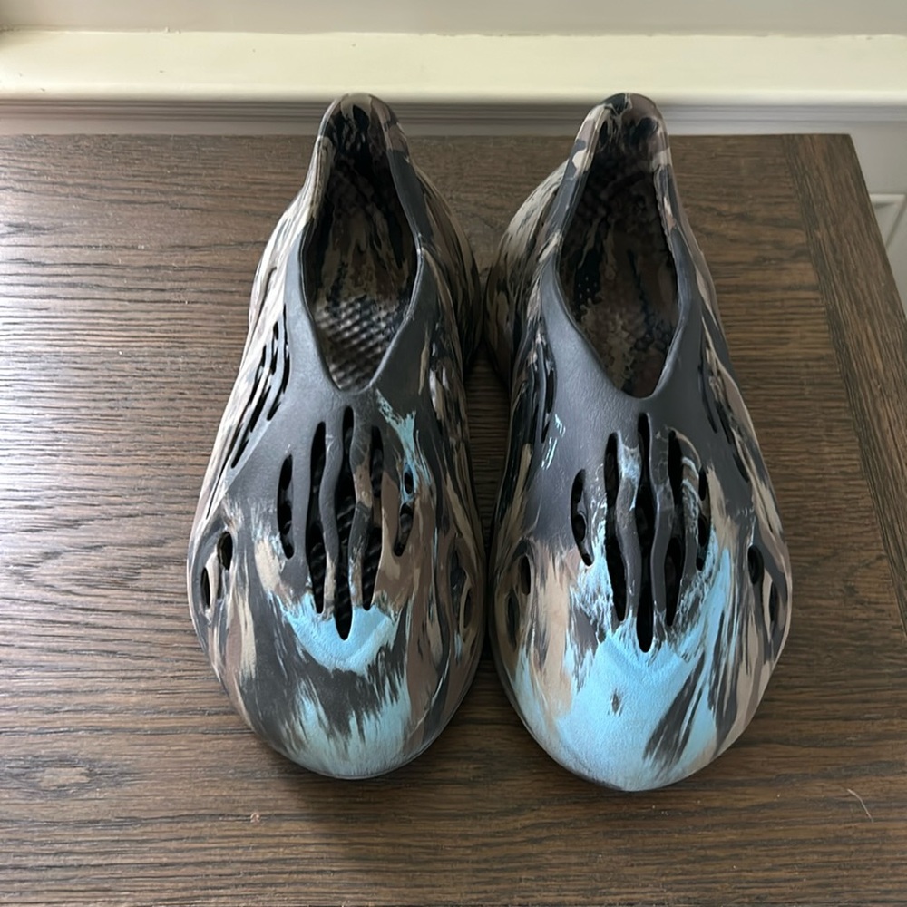 Yeezy Foam Runner MX Cinder Size 9 great condition 100% authentic